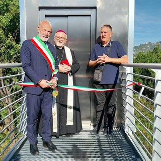 Cimitero di Lavagna, inaugurato il nuovo ascensore: abbattute le barriere architettoniche tra i tre livelli
