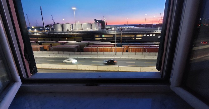 La zona di lungomare Canepa a Sampierdarena vista da una delle abitazioni