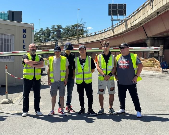 Nove lavoratori Phoenix group a rischio, pronto il presidio sotto Palazzo Tursi: “Il Comune ha disdetto l’appalto dall’alba al tramonto” Nove lavoratori Phoenix group a rischio, pronto il presidio sotto Palazzo Tursi: “Il Comune ha disdetto l’appalto dall’alba al tramonto”