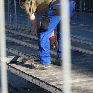 Darsena, via la vecchia passerella: completato lo smontaggio in Calata Vignoso