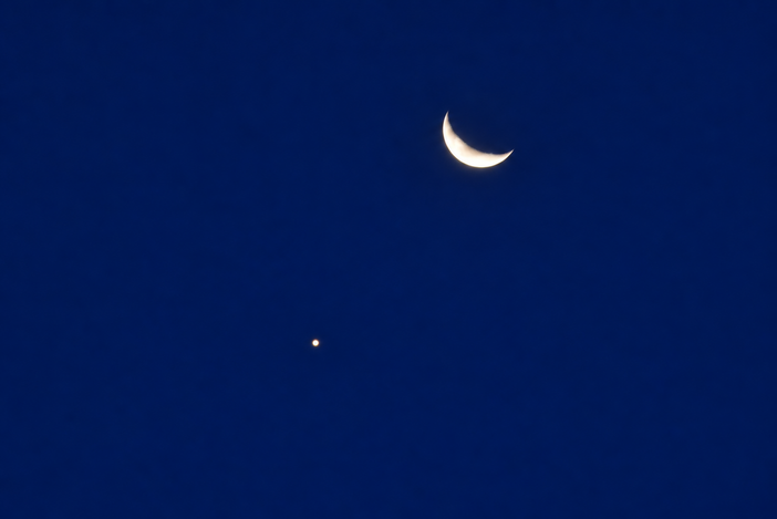 Luna e Giove si incontrano nel cielo dell’alba: la congiunzione fotografata dal Righi Luna e Giove si incontrano nel cielo dell’alba: la congiunzione fotografata dal Righi