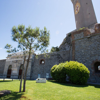 La Lanterna di Genova riapre domani, annullati gli eventi in programma, ma continua l'illuminazione artistica