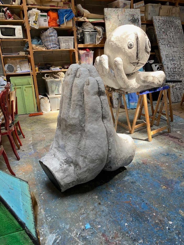 Nel 101° anniversario della nascita di Lele Luzzati, il restauro di una delle sue statue più celebri