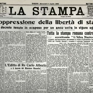 La prima pagina de 'La Stampa' che racconta l'assalto mussoliniano all'informazione