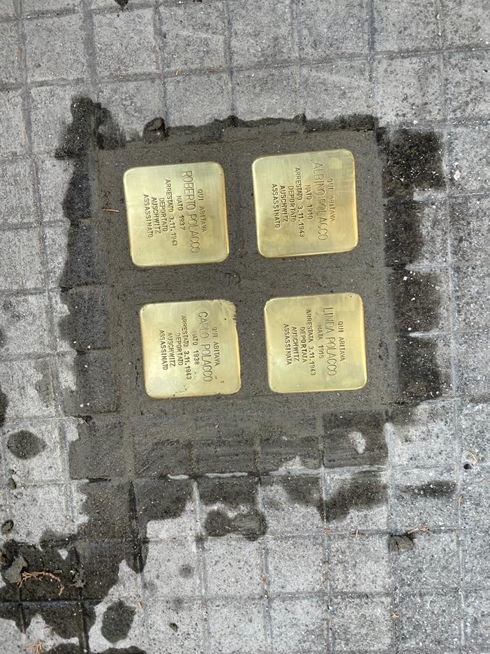 Giornata della Memoria, posate quattro pietre di inciampo alla sinagoga di via Bertora (FOTO)