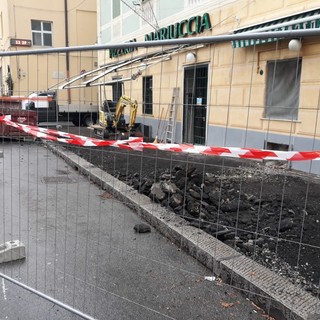 Voltri, Municipio e commercianti riqualificano piazza Odicini