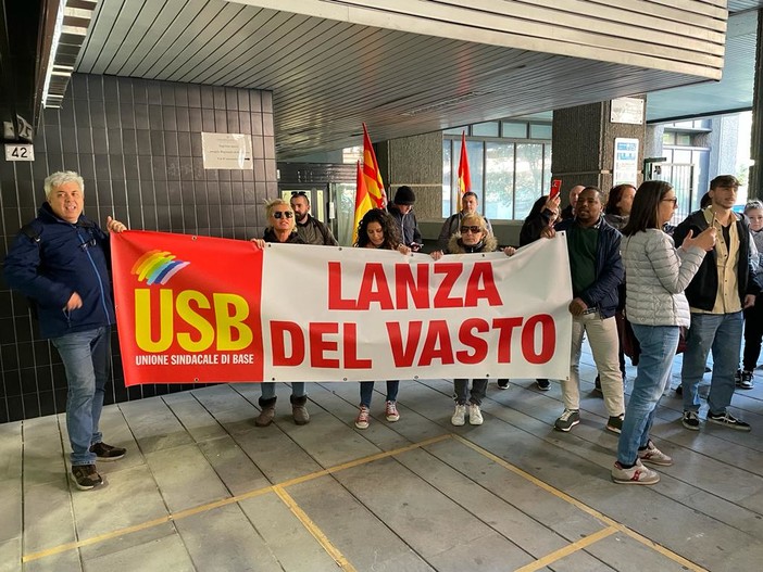 Lanza del Vasto, presidio davanti al Consiglio Regionale, a rischio 150 posti di lavoro