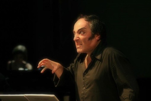 Il &quot;Musicattore&quot; Luigi Maio al liceo D'Oria in un evento musical-teatrale
