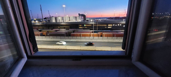 La zona di lungomare Canepa a Sampierdarena vista da una delle abitazioni