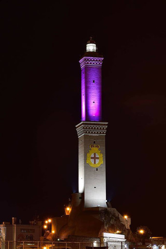 La Lanterna di Genova non si ferma e continua ad illuminarsi