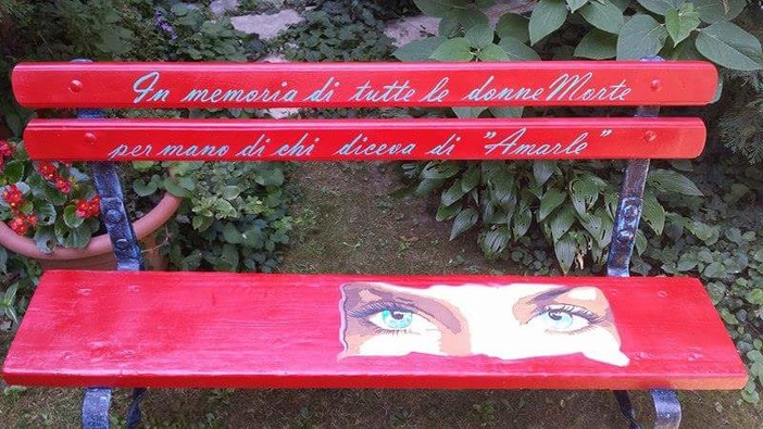 ‘Giornata internazionale contro la violenza sulle donne’: s’inaugura la panchina rossa a Borgoratti