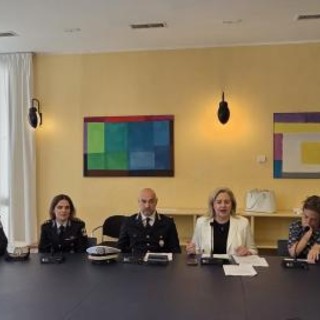 Polizia Locale e centri antiviolenza entrano nelle scuole: parte il progetto contro violenza di genere e stereotipi Polizia Locale e centri antiviolenza entrano nelle scuole: parte il progetto contro violenza di genere e stereotipi