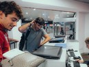 Leclerc e Sainz dirottati a Genova: il rientro da Baku diventa un viaggio in van Leclerc e Sainz dirottati a Genova: il rientro da Baku diventa un viaggio in van