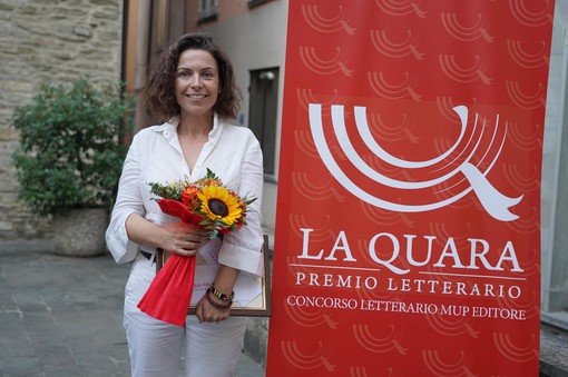 Letizia Cavicchioli trionfa al Premio Letterario La Quara: “Racconto la Liguria attraverso gli occhi dei turisti”