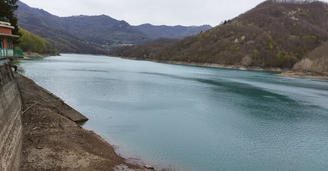 Il lago del Brugneto è il principale invaso della Liguria Il lago del Brugneto è il principale invaso della Liguria