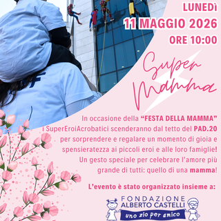 Gaslini, i supereroi si calano dal tetto per la Festa della Mamma: doni ai piccoli pazienti e un pensiero speciale per le famiglie
