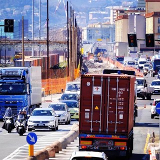 Sviluppo Genova: “Il Lotto 10 farà respirare il traffico”. Ma lungomare Canepa insorge