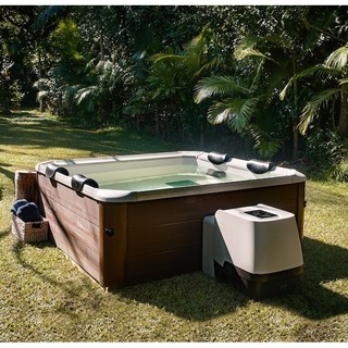 Piscine con idromassaggio da esterno: dimensioni, funzioni e vantaggi