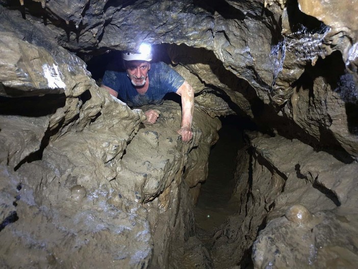 Luciano Rosselli, l’Indiana Jones dei luoghi abbandonati in Liguria: “Sin da piccolo mi infilavo ovunque, poi è diventato anche un lavoro” Luciano Rosselli, l’Indiana Jones dei luoghi abbandonati in Liguria: “Sin da piccolo mi infilavo ovunque, poi è diventato anche un lavoro”