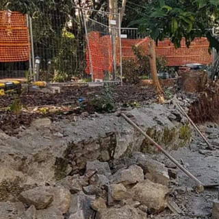 Pegli, partiti i lavori per ripristinare il muretto di viale Modugno