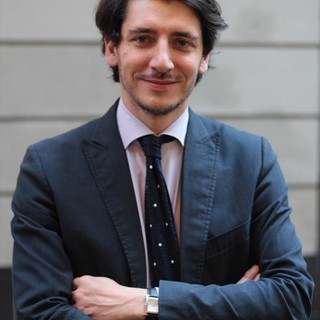 “Dal micro al macro e viceversa. La relatività dei dettagli”