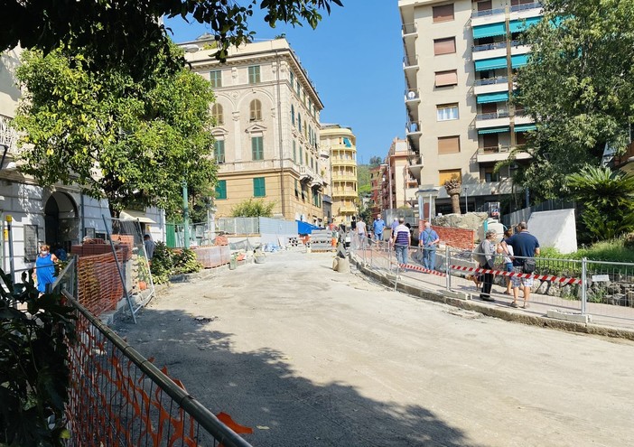 Pegli, quei commercianti vittime del cantiere che non finisce mai Pegli, quei commercianti vittime del cantiere che non finisce mai