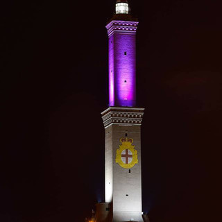 La Lanterna di Genova non si ferma e continua ad illuminarsi La Lanterna di Genova non si ferma e continua ad illuminarsi