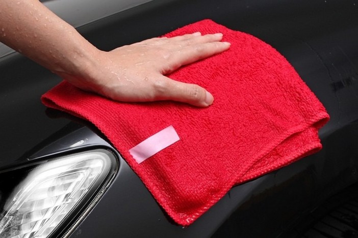 Più pulite senza acqua: le aziende preferiscono il lavaggio a secco per le proprie flotte Più pulite senza acqua: le aziende preferiscono il lavaggio a secco per le proprie flotte