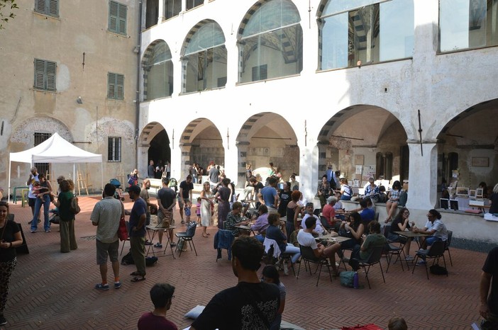Torna al Chiostro di Santa Maria di Castello "La Città di Carta" Torna al Chiostro di Santa Maria di Castello "La Città di Carta"