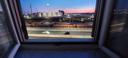 La zona di lungomare Canepa a Sampierdarena vista da una delle abitazioni