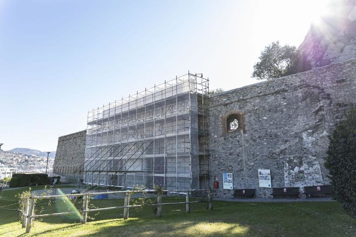 Lanterna: restauro della Porta Nuova e nuova rubrica #RestauriallaLanterna (FOTO) Lanterna: restauro della Porta Nuova e nuova rubrica #RestauriallaLanterna (FOTO)