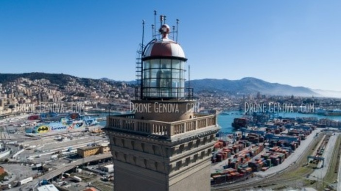 La Lanterna di Genova vista dal drone (VIDEO)