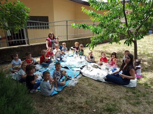 Palmaro: va in pensione Enza, la maestra simbolo del quartiere (e non solo)