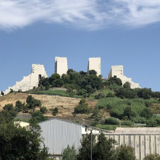 Toti: “Giù le ‘Lavatrici’ di Pra’”. Ma i residenti per ora lo centrifugano