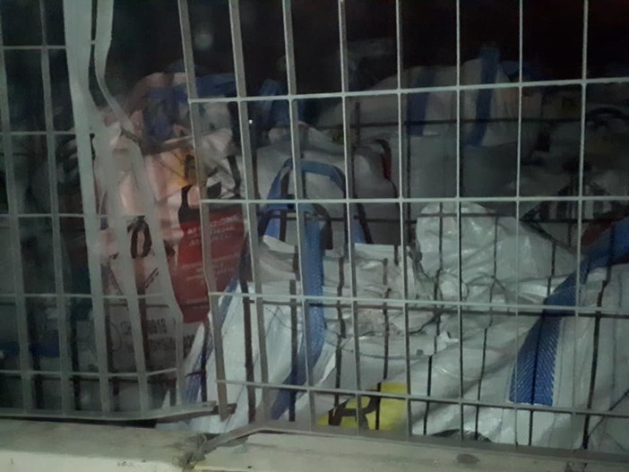 Lungomare Canepa: lo smog arriva in Senato. E intanto a Cornigliano spunta altro amianto