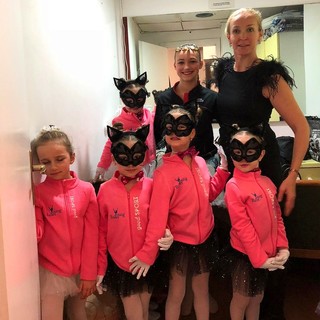 Marina O'Neill-Spencer, stella della danza, porta sul podio le piccolissime allieve di Rapallo