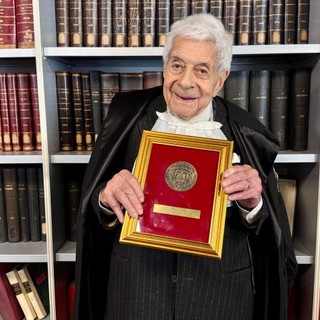 Mario Sguerso premiato per i settant'anni di iscrizione all'Ordine