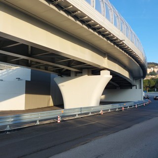 Il 'moncone' lasciato all'uscita del casello autostradale di Pra' (all'estrema sinistra)