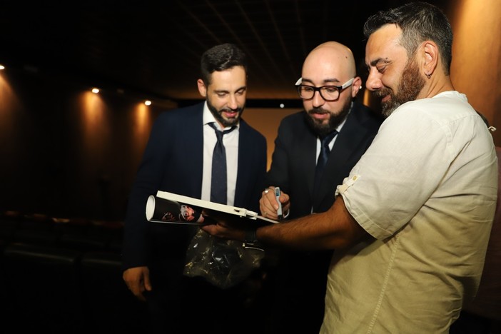 "Mondi Paralleli" in anteprima al cinema: in 400 per il viaggio nel tempo di Rigliaco e Messina