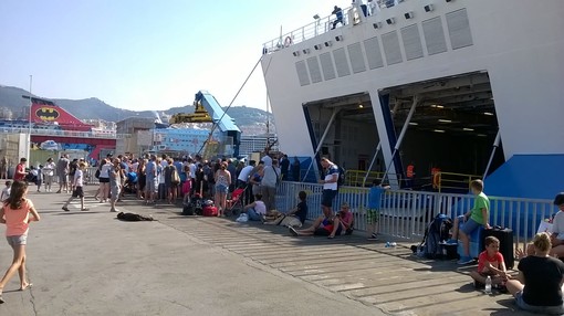 Moby Lines: traghetto &quot;Zazà&quot; fermo in porto per un guasto