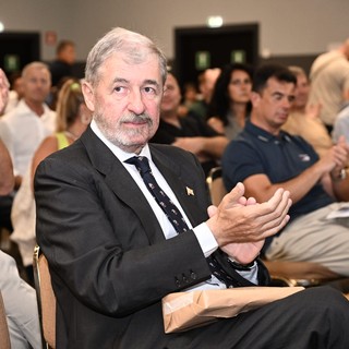 È nata Margherita, prima nipotina del presidente Marco Bucci: l’annuncio in aula durante il bilancio È nata Margherita, prima nipotina del presidente Marco Bucci: l’annuncio in aula durante il bilancio