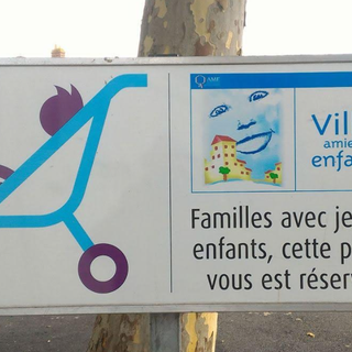 Genova, una mozione per i parcheggi gratis a chi accompagna bambini fino a tre anni
