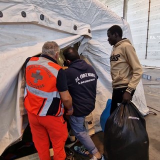 La Croce Bianca Genovese "sfida" i migranti, ma è solo una partita di calcio