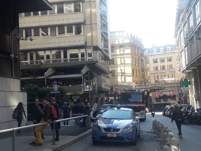 Allarme bomba: evacuato il Tribunale Allarme bomba: evacuato il Tribunale