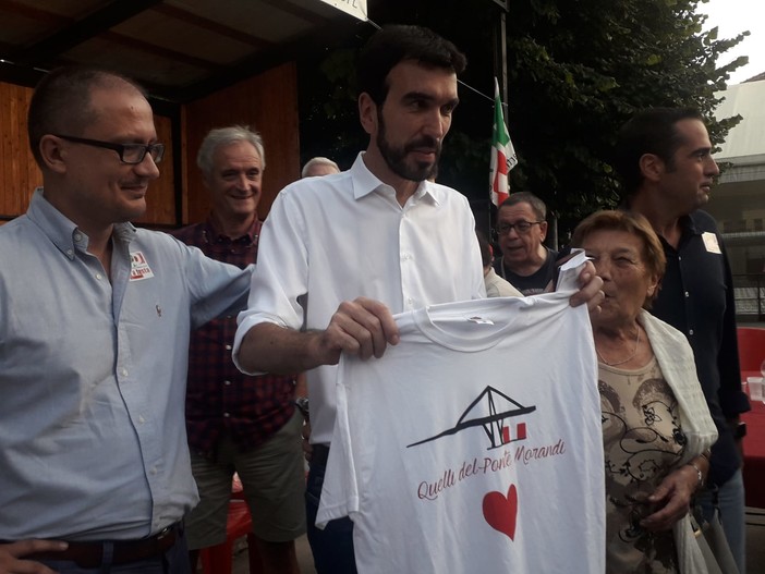 Martina su Twitter contro il governo: "Traditi l'ambiente e la vita" Martina su Twitter contro il governo: "Traditi l'ambiente e la vita"