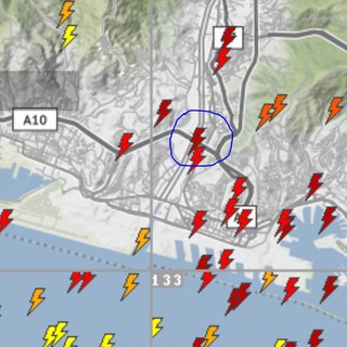&quot;Un fulmine ha colpito il ponte, che è andato giù&quot;: le testimonianze del crollo