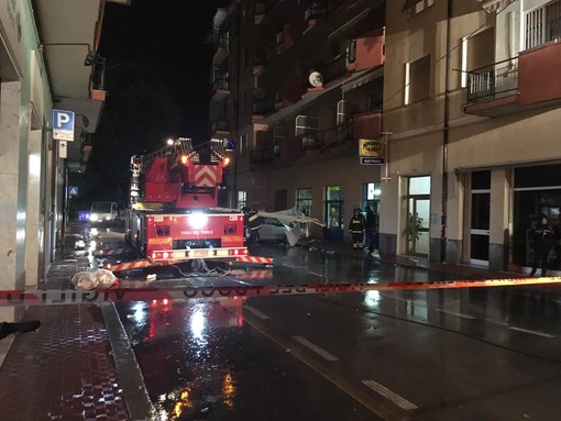 Salvato dai vigili del fuoco un uomo rimasto bloccato dentro il garage allagato