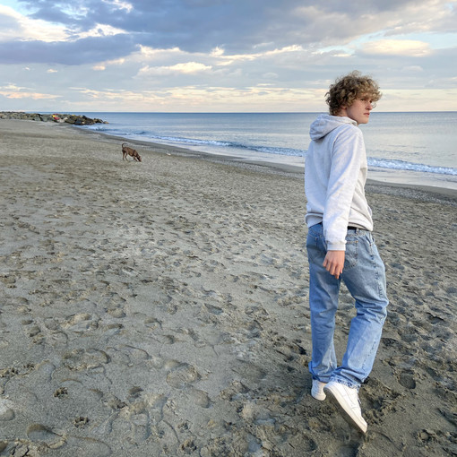 "Non Ho Tempo di Scordarmi i Ricordi", fuori il primo singolo del 17enne albisolese Monesenzaaccento