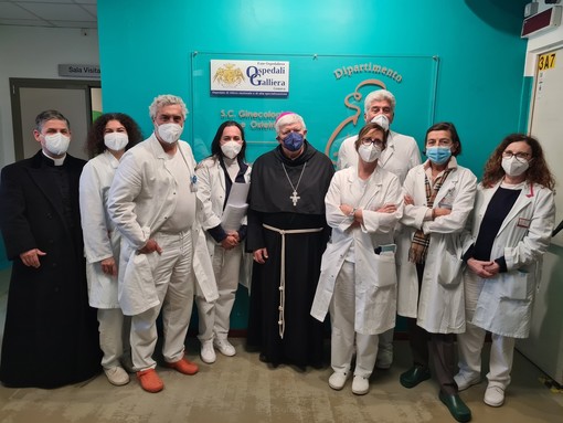 L'arcivescovo Tasca visita l'ospedale Galliera per la festività di Sant'Andrea (foto)