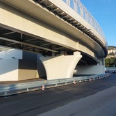 Il 'moncone' lasciato all'uscita del casello autostradale di Pra' (all'estrema sinistra)